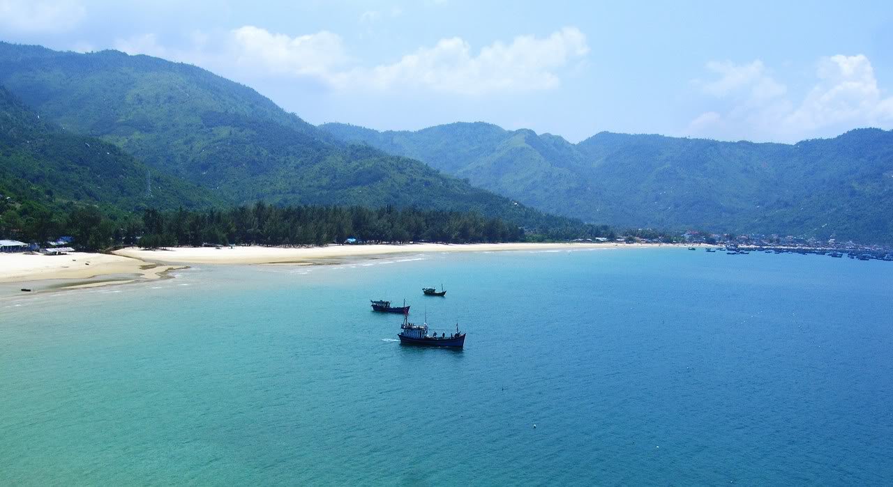 Biển Đại Lãnh xinh đẹp. Ảnh: vietnamdiscoveries.com