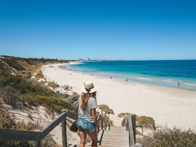 Bờ biển Cottesloe ở Perth được xem là một lựa chọn thay thế thích hợp lúc này.