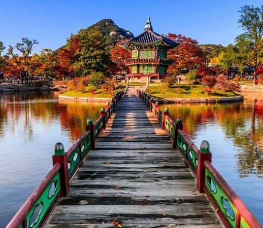 Sắc thu tại cung điện ở Hàn Quốc