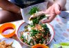 Thịt cá mềm, thơm, ngọt, nên ăn ngay khi còn nóng