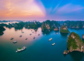 Khung cảnh đẹp tựa tranh vẽ tại vịnh Hạ Long