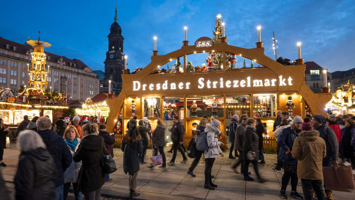 Cổng chào của chợ Giáng sinh lâu đời nhất nước Đức Striezelmarkt tại thành phố Dresden, bang Sachsen, Đức năm 2022 - Ảnh: CNN