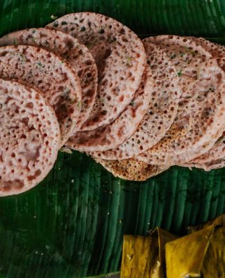 Món bánh xèo trứ danh làm từ gạo lứt của bà con Quảng Hòa