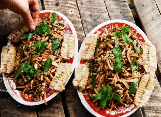 Đặc sản gỏi nhộng ong – “Đệ nhất ẩm thực” Cà Mau
