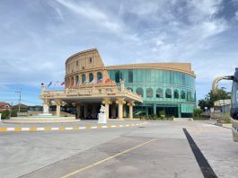 Trải nghiệm show ca nhạc và đi chợ tại Pattaya