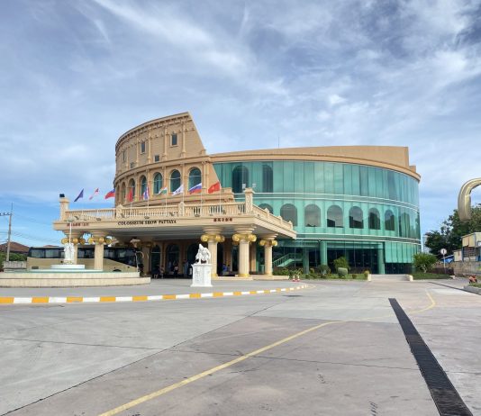 Trải nghiệm show ca nhạc và đi chợ tại Pattaya