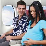 Phụ nữ mang thai có được và nên đi máy bay?