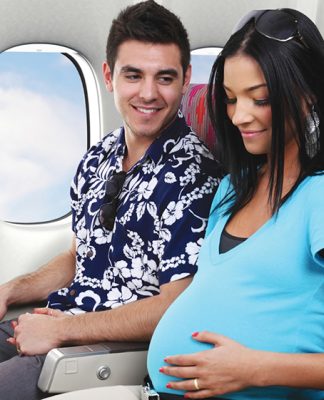 Phụ nữ mang thai có được và nên đi máy bay?