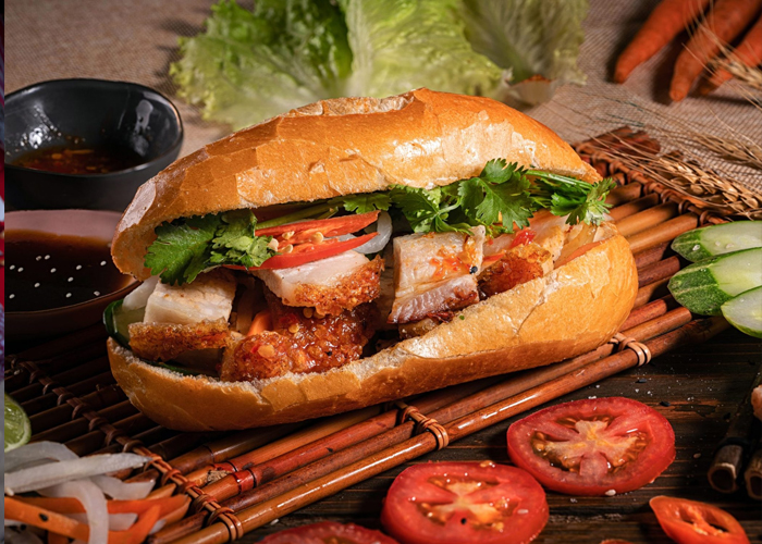 Bánh mì Minh Thu - bánh mì heo quay Hội An ngon nức tiếng