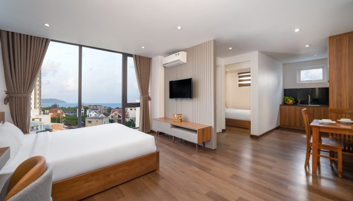 Dương Gia Hotel là khách sạn 3 sao Đà Nẵng gần biển Mỹ Khê có mức giá phải chăng, chỉ cách biển khoảng 150m.