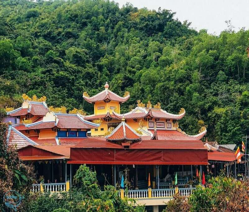 Chùa Suối Đổ – Ngôi chùa giữa mây ngàn và suối reo