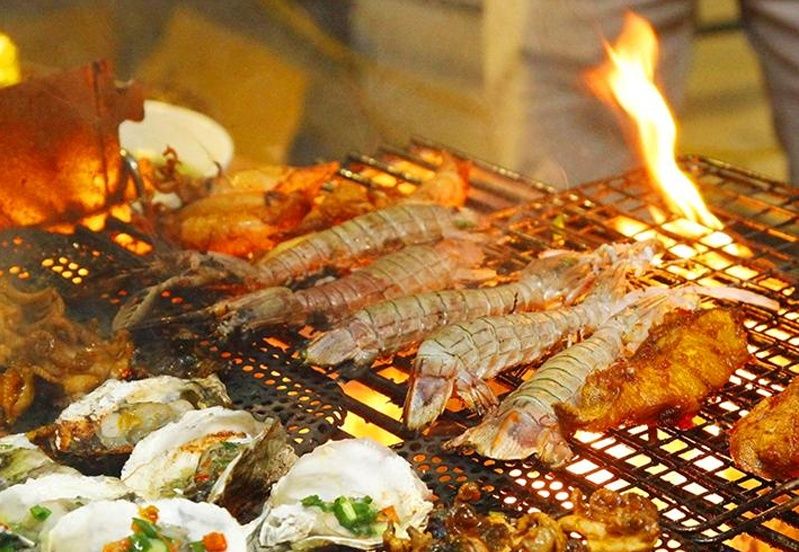 Đường Tháp Bà – "Thánh địa" hải sản và ốc