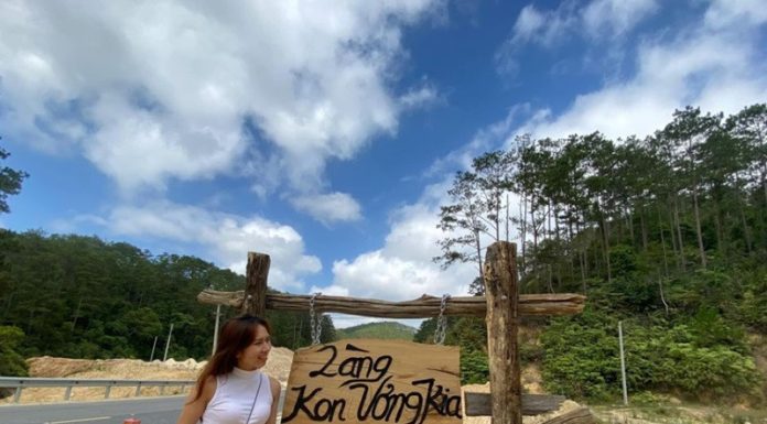 Làng Kon Vơng Kia Măng Đen: Ngôi làng bình yên giữa thung lũng đại ngàn Khám phá làng Kon Vơng Kia Măng Đen - ngôi làng của người Mơ Nâm ẩn mình giữa thung lũng. Bỏ túi ngay các kinh nghiệm đi Kon Vơng Kia tự túc tại đây!