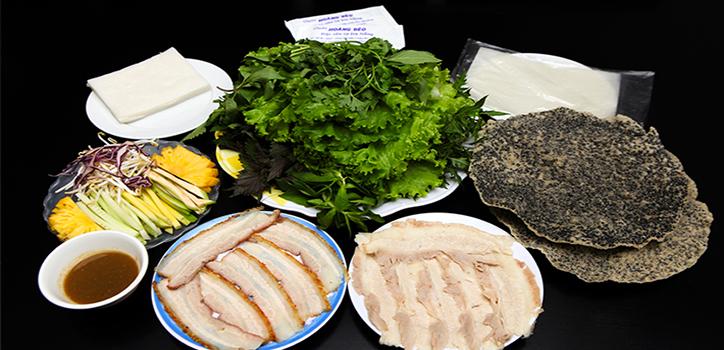 Thưởng thức bánh tráng cuốn thịt heo