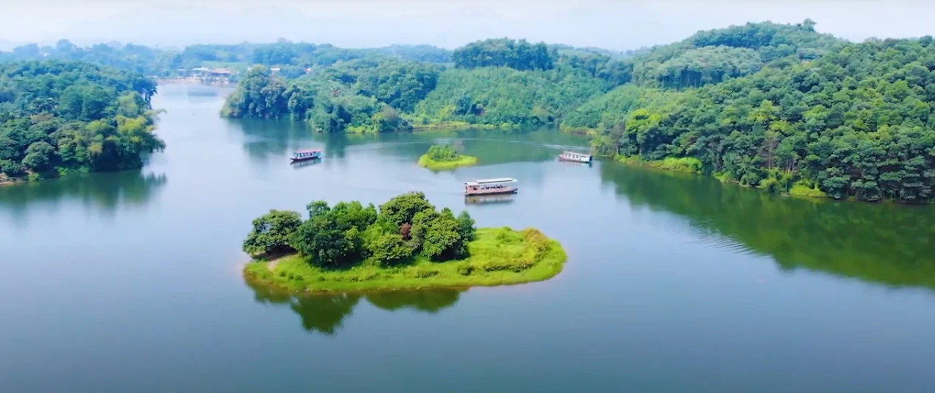 Chiêm ngưỡng vẻ đẹp thiên nhiên kỳ vĩ tại Đầm Ao Châu Phú Thọ