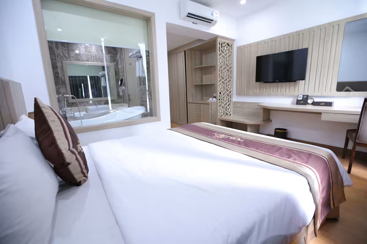 Tầm nhìn săn mây tuyệt đỉnh từ khách sạn Royal Huy