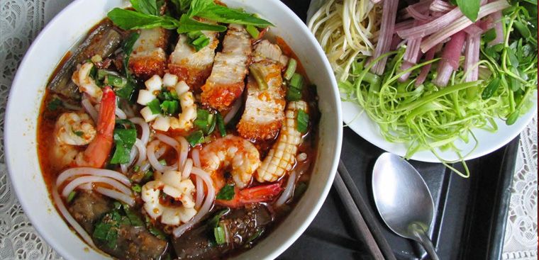 Bún cá Châu Đốc nước dùng ngọt thanh từ xương cá lóc đồng